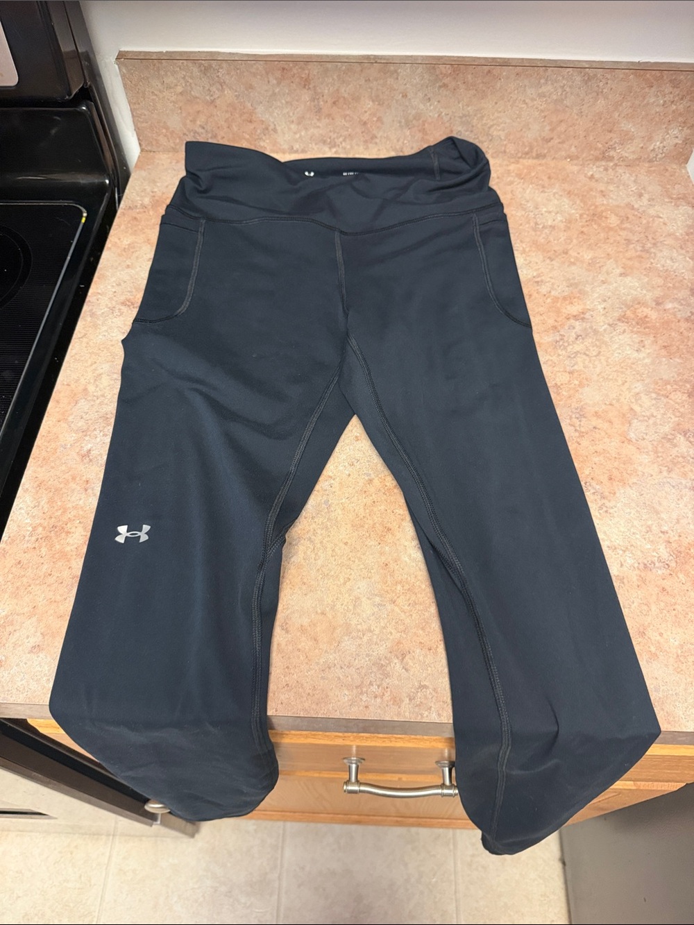 Under Armour women Black Capri fitted Leggings with Logo